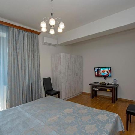 Hotel Season Erévan Extérieur photo