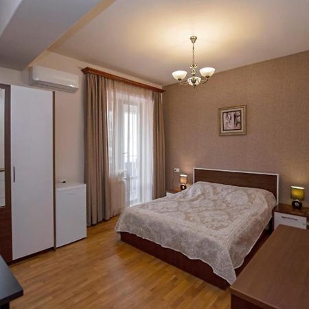 Hotel Season Erévan Extérieur photo