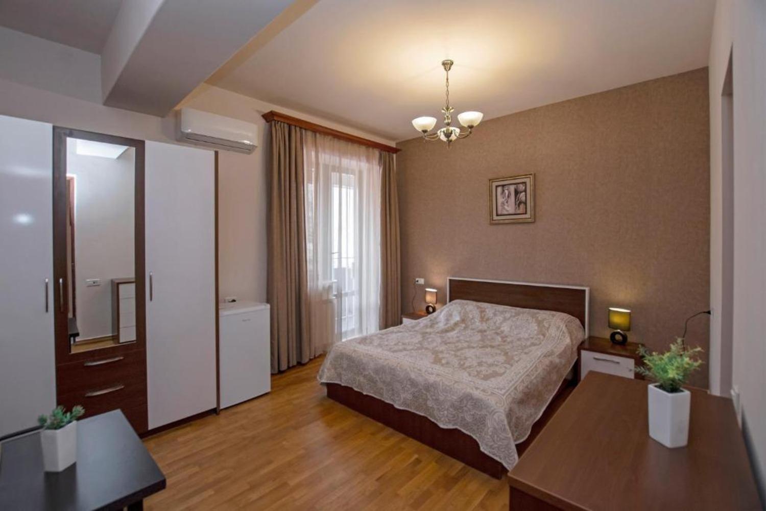 Hotel Season Erévan Extérieur photo