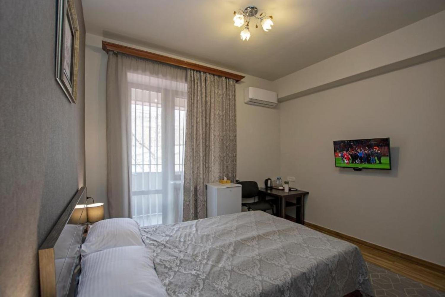 Hotel Season Erévan Extérieur photo