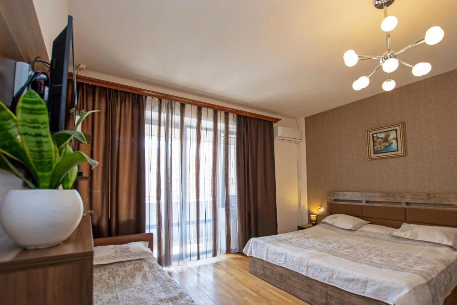 Hotel Season Erévan Extérieur photo