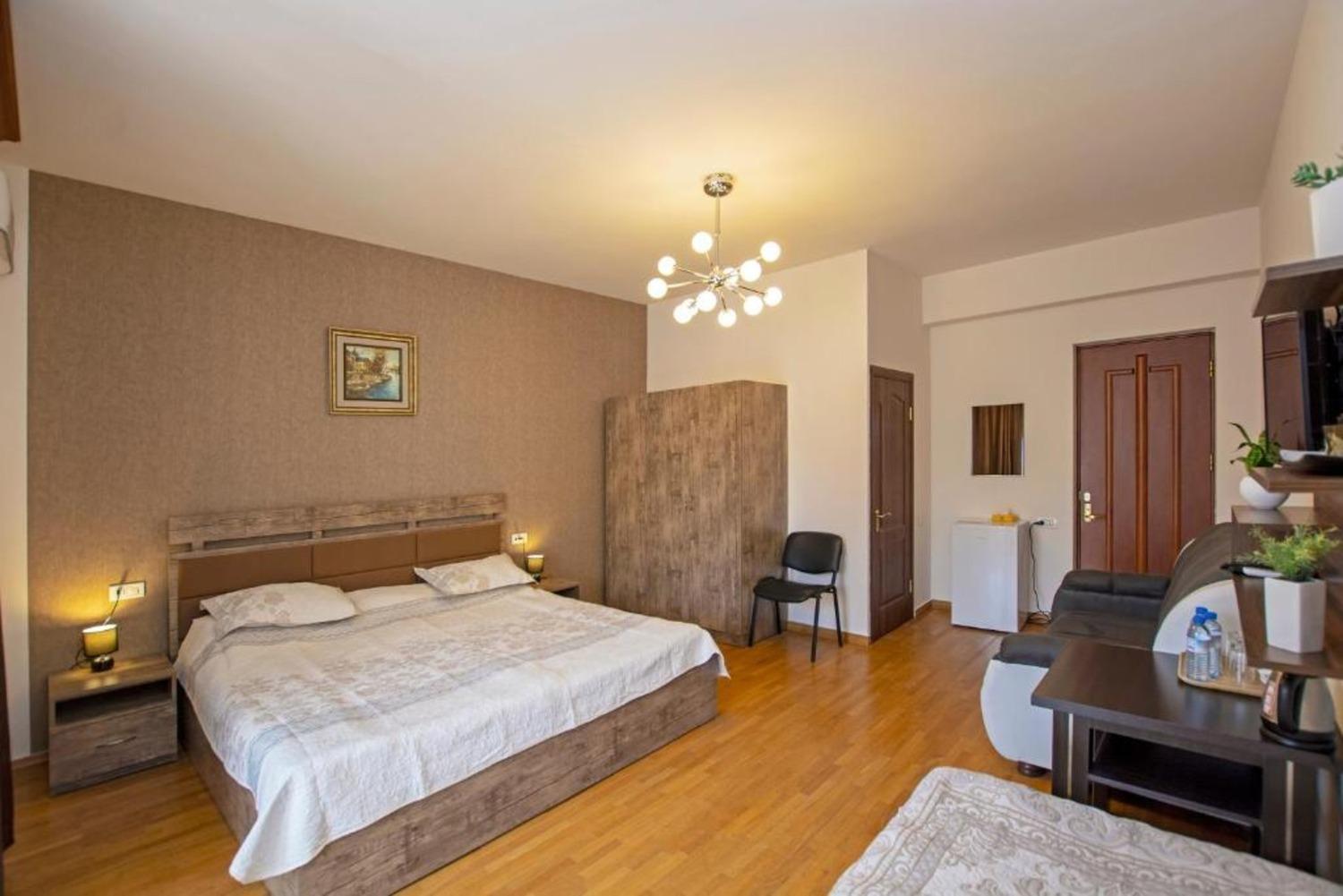 Hotel Season Erévan Extérieur photo